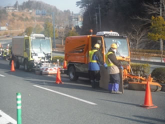 除染作業現場で活躍する”スィーパー”と”ターボクリーナー” 福島県楢葉町内