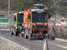 震災復興現場で路面清掃の”スィーパー”と”ターボクリーナー”　岩手県大槌町内